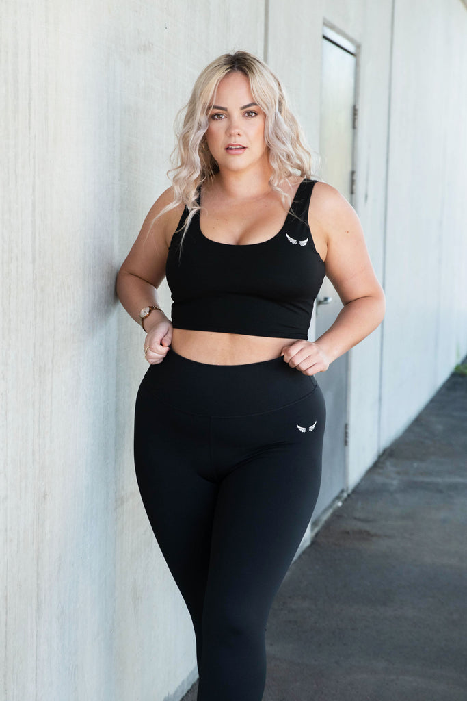 Blonde girl. Plus size activewear. highwaist. leggings shorts