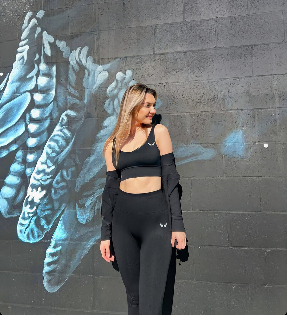 Blonde girl. Plus size activewear. highwaist. leggings shorts